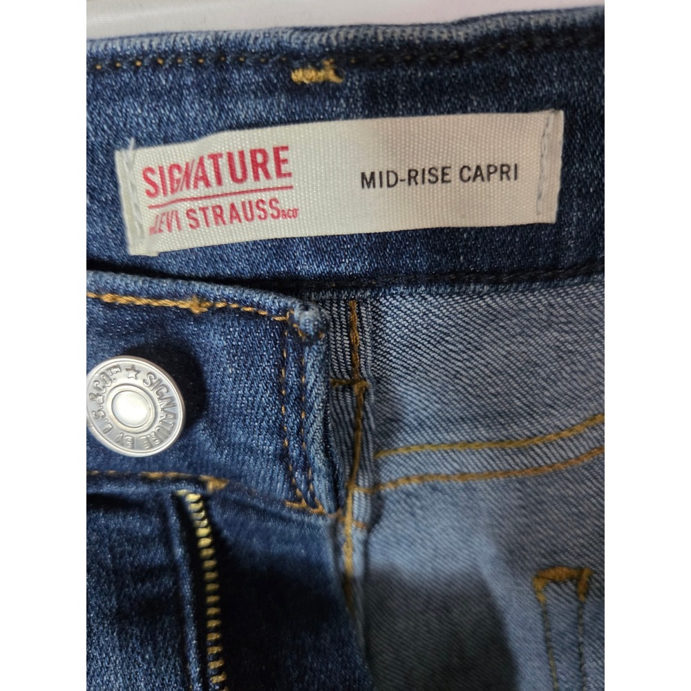 Signature by Levi Strauss Womens Mid-Rise Capri Jeans - Picture 6 of 11